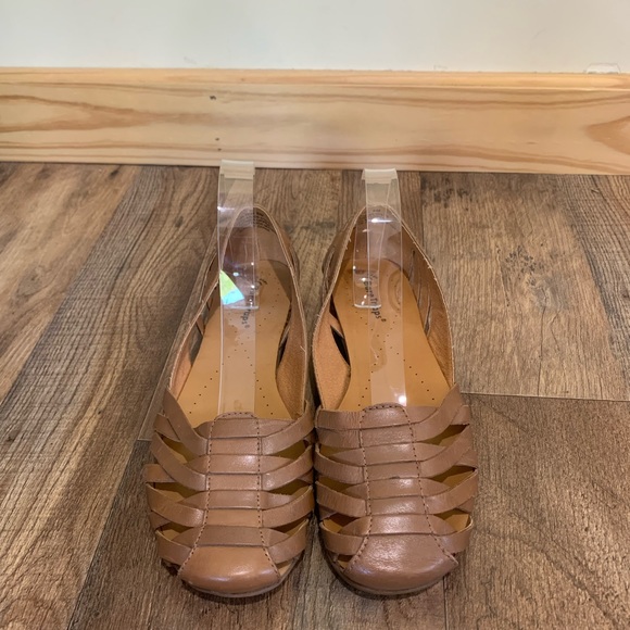 Bare Traps “Elton” tan slip on shoes size size 8M - Picture 2 of 5